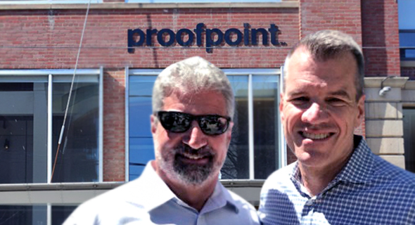 מימין: מנכ"ל Proofpoint גרי סטיל והיו"ר אריק האהן על רקע מטה החברה, צילום: ויקפדיה Raysonho, Warren Yu -Proofpoint