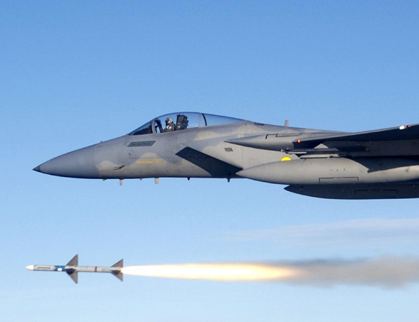 פספוסים לא טיפוסיים. F15 משגר טיל מונחה מכ"מ, צילום: USAF