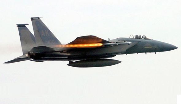 עד שמונה טילים. F15C משגר טיל, צילום: USAF