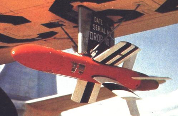 טיל ה-FireBird האמריקאי מ-1947, דגם מונחה תיל שנשען על ה-X4 הגרמני, צילום: USAF