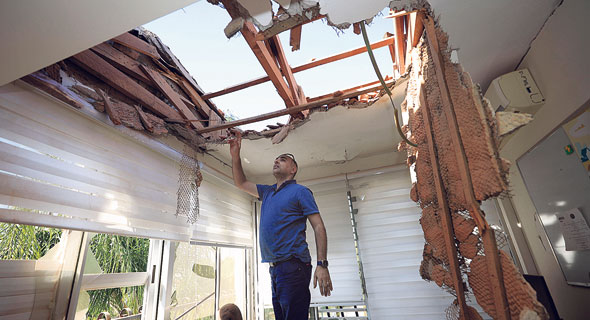 בית בשדרות שנפגע מרקטה, צילום: AP