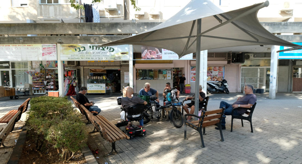 מרכז מסחרי בשכונת נווה שרת בתל אביב
