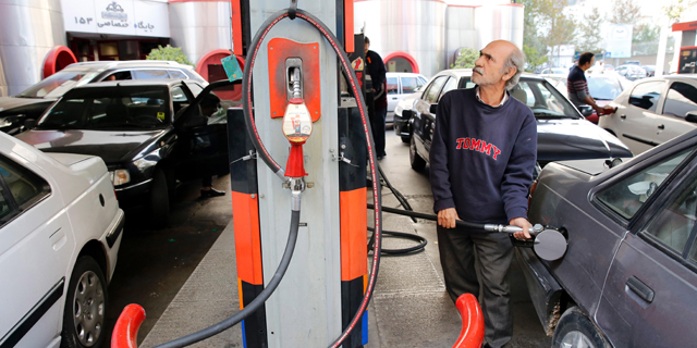 מחאות ברחבי איראן בעקבות הקצבת הדלק והעלאת מחיריו