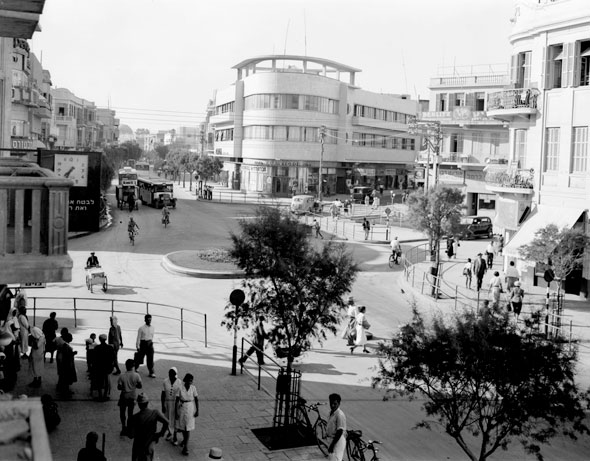 1936 כיכר מגן דוד. הצטלבות של הרחובות המרכזיים בעיר
