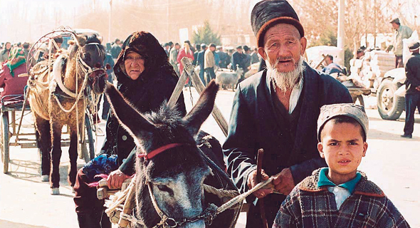 תושבים אויגורים בסין. על פי האו"ם הם חיים בדיכוי , צילום: wikipedia