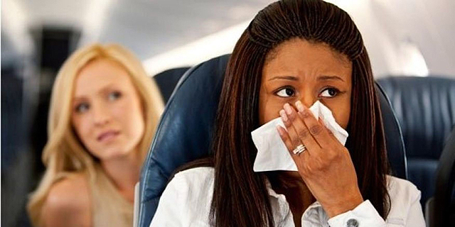למה כדאי לשבת במושב החלון במטוס בעונת השפעת
