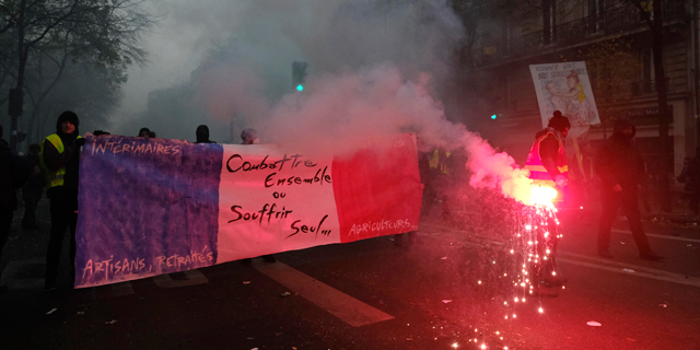צרפת: יום שני ברציפות לשביתה הקשה מזה יותר משני עשורים