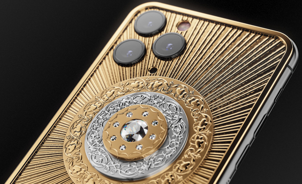יהלום בן 3 קראט וציפוי זהב 18 קראט: אייפון של אוליגרכים, צילום: caviar