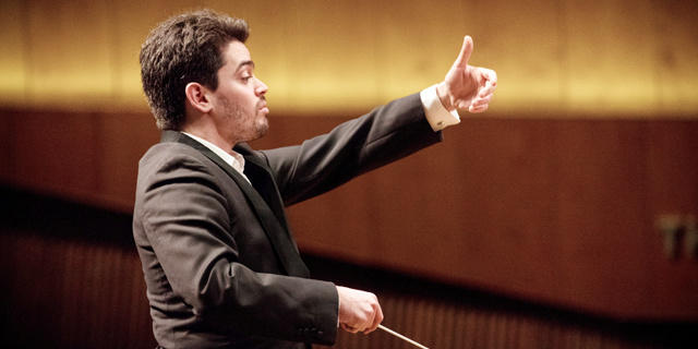 &quot;אף אחד לא קורא לי מאסטרו&quot;: המנהל המוזיקלי החדש של התזמורת הפילהרמונית הישראלית