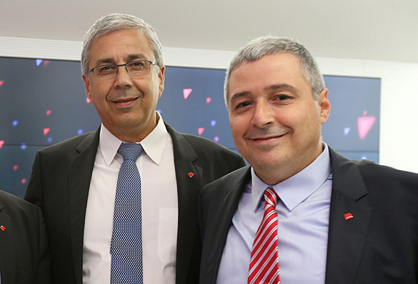 Former Bank Hapoalim CEOs Zion Kenan (left) and Arik Pinto. Photo: Nimrod Glickman