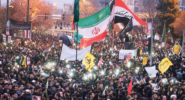 מסע הלוויה של סולימאני בצפון איראן, אתמול. חשש מהצפוי