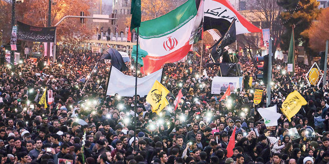 המשטר האיראני נלחם למנוע קריסה בבורסה של טהרן