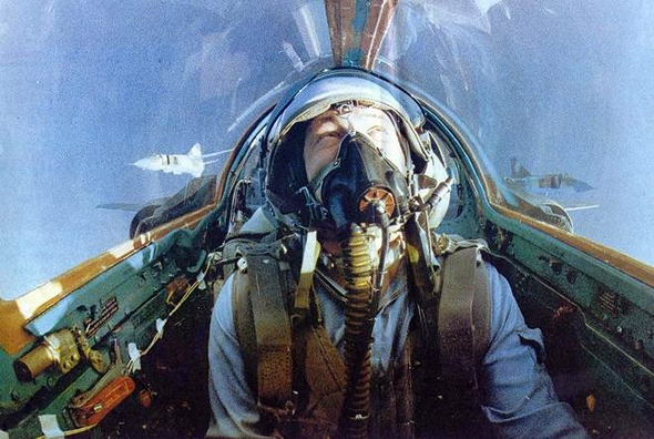 טייס מיג 23 במטוסו, צילום: F16NET