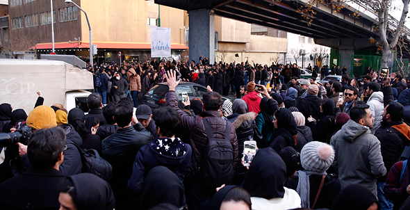 הפגנות באיראן בעקבות הפלת המטוס האוקראיני, צילום: אי פי איי