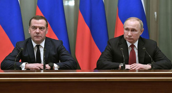 ראש ממשלת רוסיה היוצא דימיטרי מדבדב ונשיא רוסיה ולדימיר פוטין, היום ברוסיה