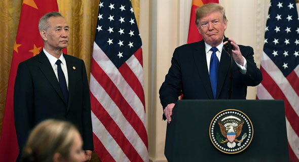 נשיא ארה"ב דונלד טראמפ וסגן ראש ממשלת ליו הי, צילום: AFP