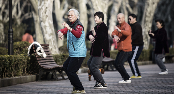 אימון טאי צ'י לקשישים בשנגחאי, סין