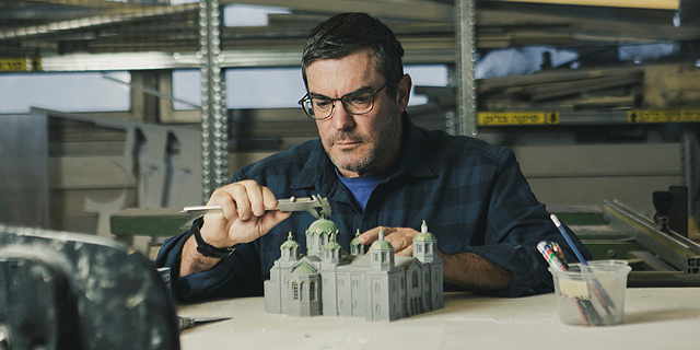 A Keen Hand for Detail: Former Architect Builds Scaled Models of Weapons, Historical Landmarks