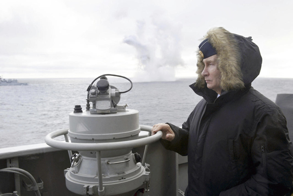 נשיא רוסיה ולדימיר פוטין בעת תרגיל הצי הרוסי ליד חצי האי קרים