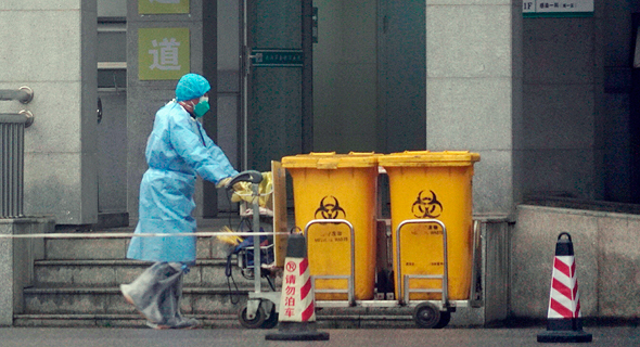 פינוי פסולת לאחר התפרצות נגיף הקורונה בסין, צילום: איי פי