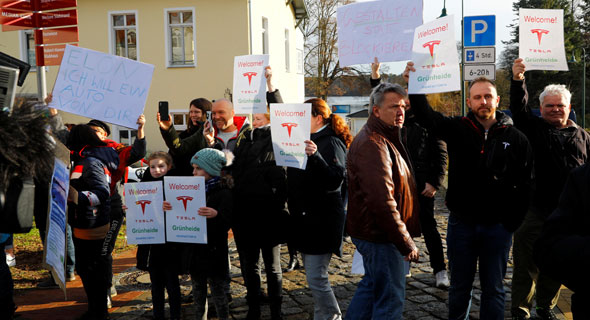 טסלה הפגנות ב גרמניה נגד תוכנית החברה להקים מפעל ליד ברלי, צילום: Reuters