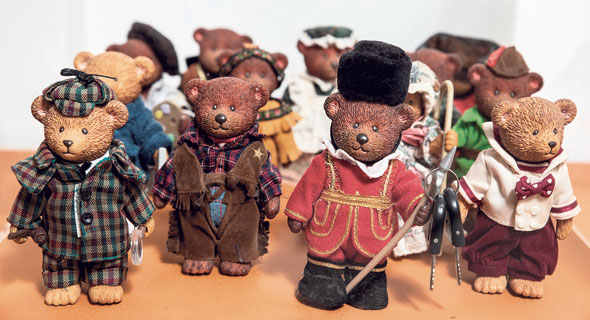 דובים בתערוכה “כן דובים ולא יער". “יש קשר רגשי לדובי צעצוע, שלא קורה הרבה בעולם העיצוב"