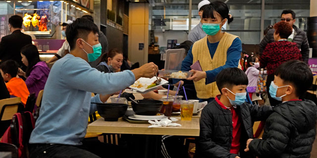 הווירוס הסיני מקפיא פעילות במקדונלד&#39;ס, סטארבקס ודיסני