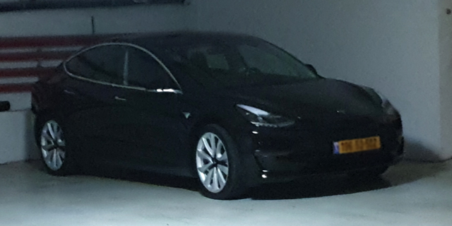 Tesla asks Israel to delay issuing its import license 