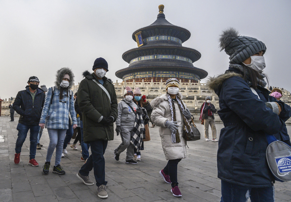אזרחים עם מסיכות בסין, צילום: גטי אימג