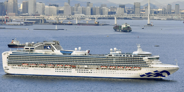 ספינת התענוגות diamond princess ליד יוקוהומה, יפן, צילום: רויטרס