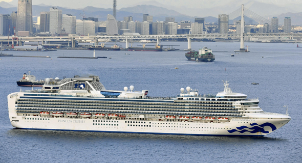 ספינת התענוגות diamond princess ליד יוקוהומה, יפן