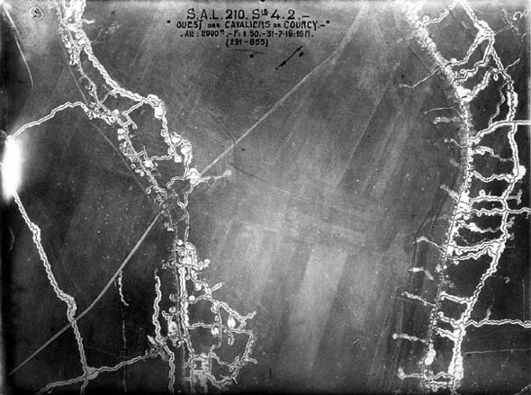 תצלום אוויר מימי המלחמה, שימו לב לרשת תעלות המגננה, צילום: worldwarone