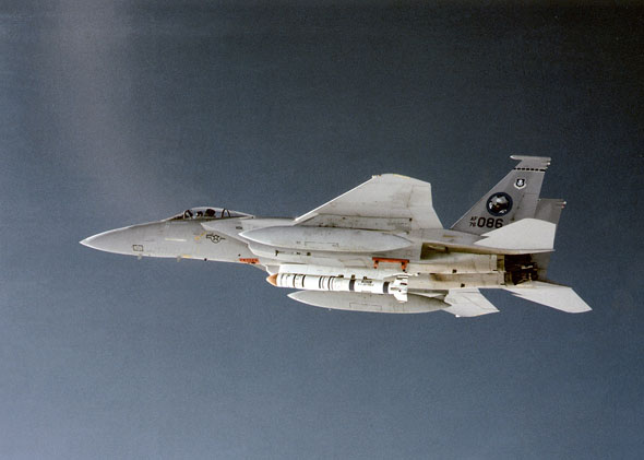 F15 נושא טיל נגד לוויינים, צילום: USAF