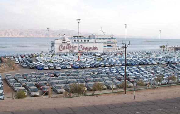 מכוניות בנמל (ארכיון)