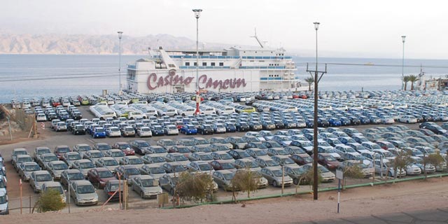 ציי רכב בנמל אילת. המבצעים לקראת בחירות 2020 סיפקו כמה ימי מכירות מוצלחים, צילום: יוסי דוס סנטוס
