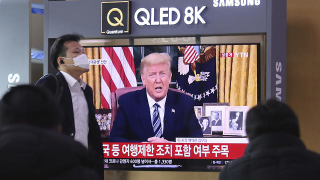 צופים בהצהרת טראמפ בסיאול, דרום קוריאה