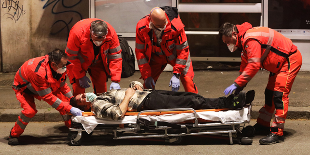 חולה קורונה שהתמוטט ברחוב ברומא, צילום: גטי אימג