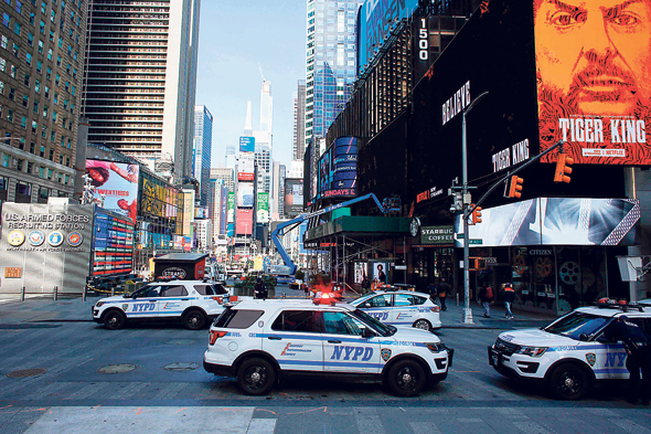 ניידות של משטרת ניו יורק בטיימס סקוור 