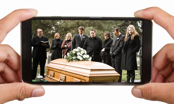 הלוויה וירטואלית קורונה , צילום: גטי 
