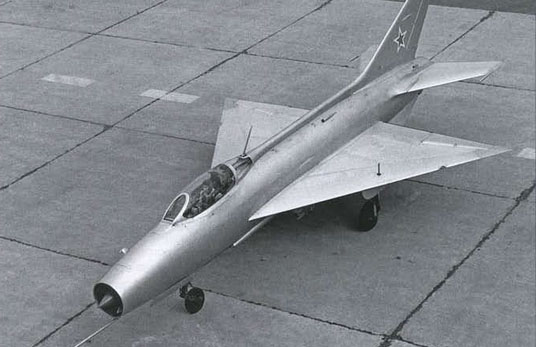 אב הטיפוס הראשון של המטוס שהיה בעל כנף דלתא, צילום: airwar.ru