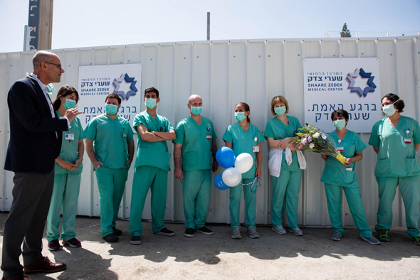 צוותים רפואיים בבית החולים שערי צדק בירושלים, צילום: שלו שלום