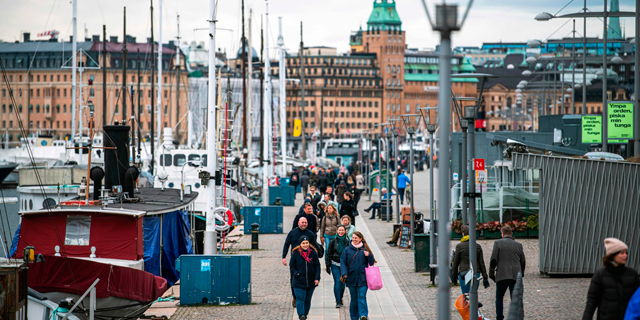 בשבדיה עסקים כרגיל, אבל מומחים מזהירים מניסוי מסוכן