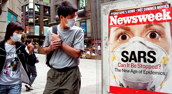 People on the streets of Honk Kong during SARS outbreak in 2003. Photo: AP