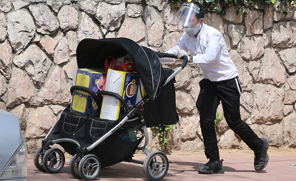 Shopping in Bnei Brak ahead of Passover. Photo: Yariv Katz