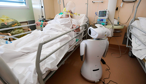 a robot makes the rounds in the Coronavirus Ward. Photo: AFP