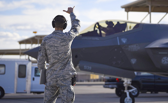 היתרון: מטוסים בעלי בלאי מופחת, שמתאימים ליותר לקוחות, צילום: USAF