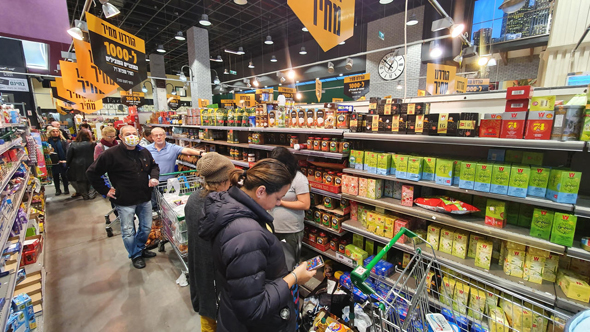 פגיעה בעסקים? סופרמרקט הומה קונים בתל אביב