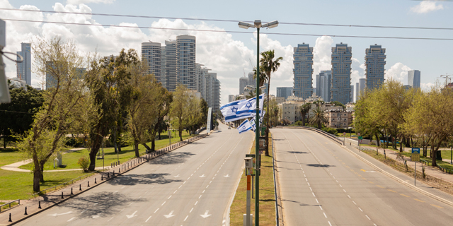 Empty roads in and out of Tel Aviv. Photo: Tommy Herpaz