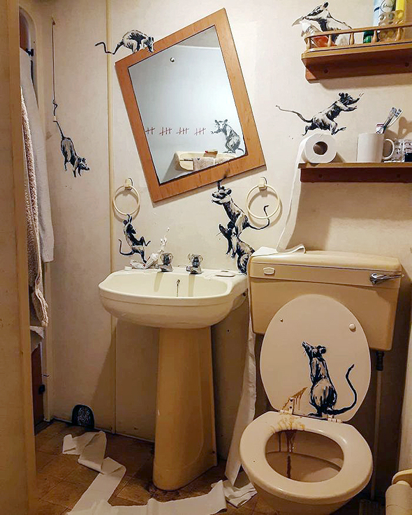 חדר האמבטיה החדש של בנקסי, צילום: banksy/Instagram