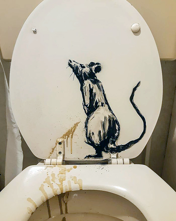 ולסיום, העכברוש על האסלה, צילום: banksy/Instagram